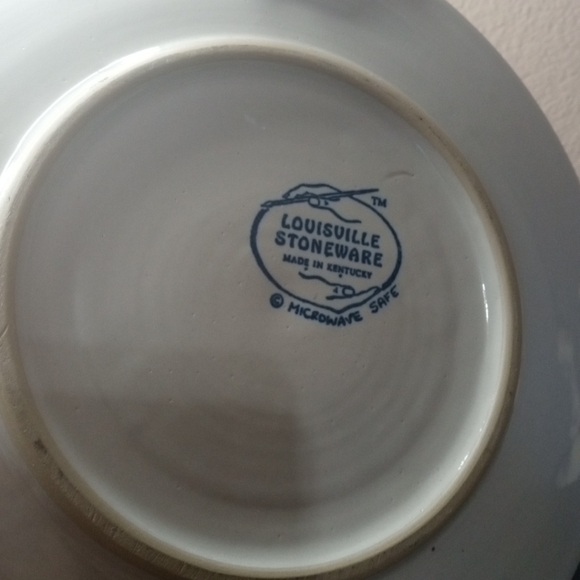 GORGEOUS Louisville Stoneware Kentucky 10" NOAHS ARK Stoneware Decorative Plate. - Picture 3 of 5